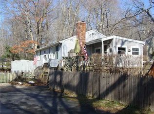 41 Winterberry Rd, Saunderstown, RI 02874