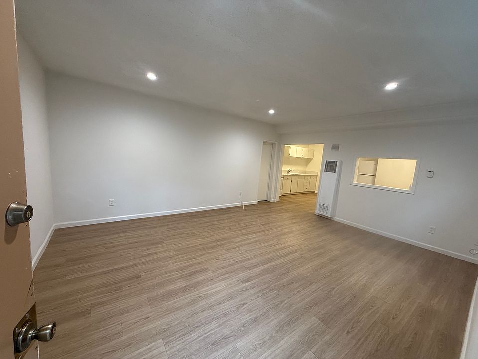 1st image of 7530 Lexington Ave #22