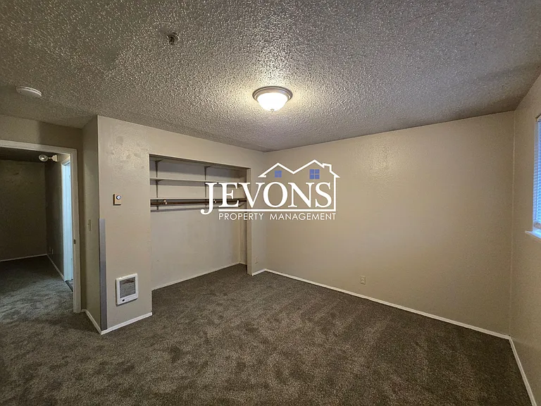 406 S 60th Ave #B — Photo 8