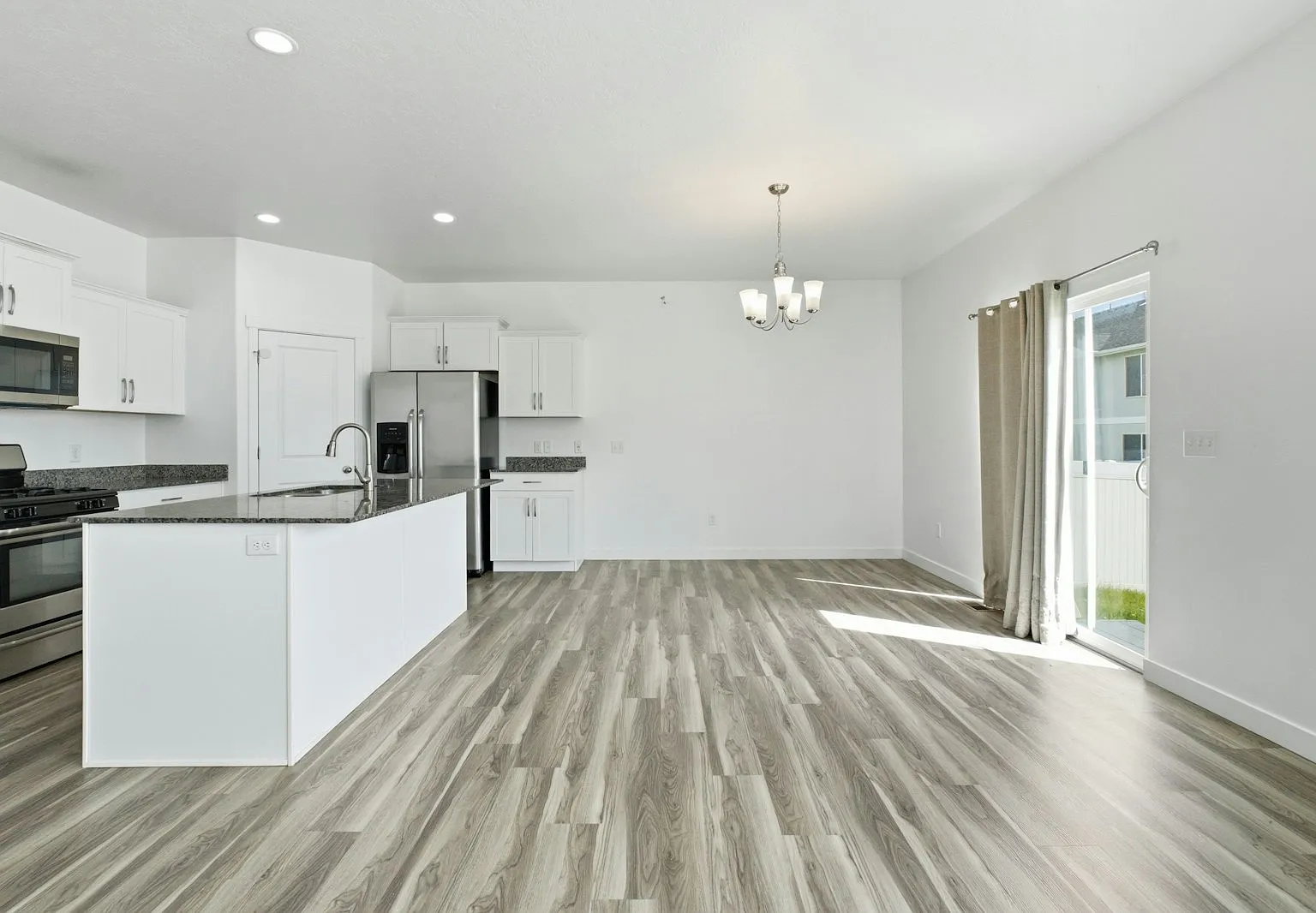 506 South Highpoint Drive — Photo 4