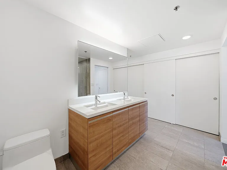 3785 Wilshire Blvd #1607 — Photo 26