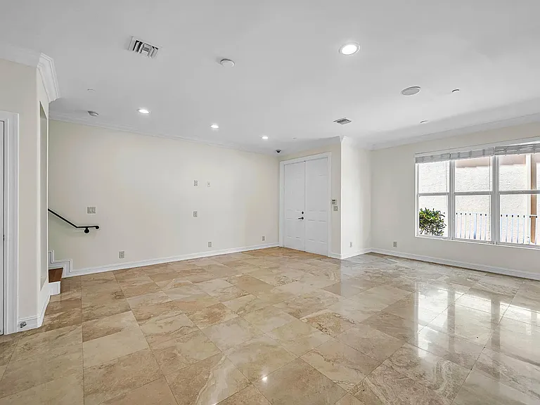 903 NE 17th Way #104 — Photo 4