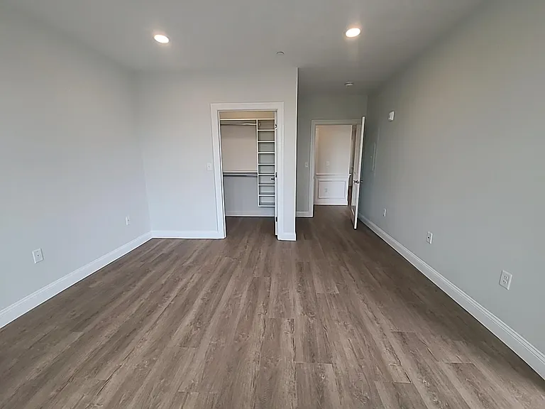 320 Middlesex Ave #B303 — Photo 13