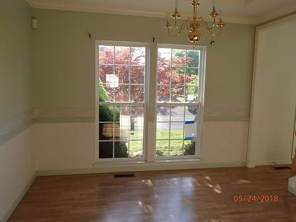 5th image of 8224 Dampier Cir