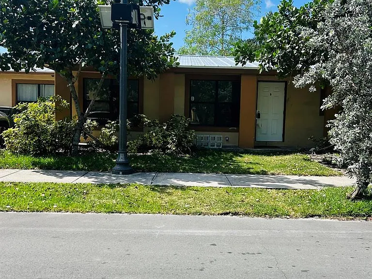 844 NW 3rd Ave #B — Photo 2