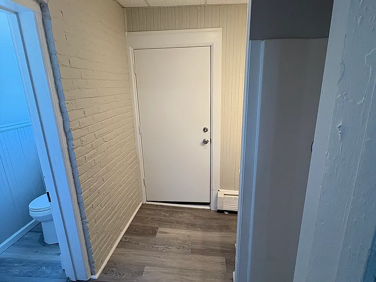 1107 E 4th St #3 — Photo 10
