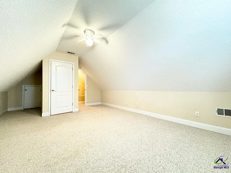 701 Victoria Cir — Photo 24