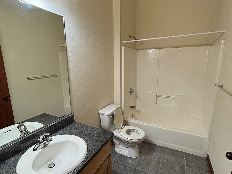 141 W Vine St — Photo 8