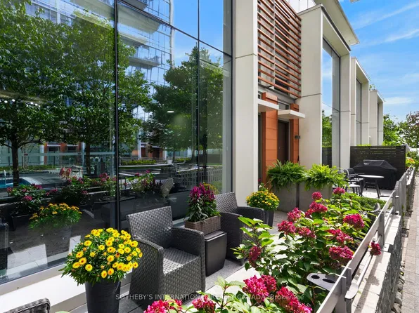 29 Queens Quay E Unit Townhouse 114, Toronto, ON M5E 0A4