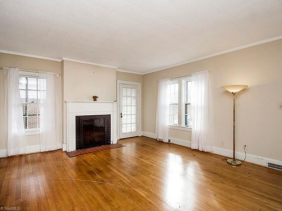 3rd image of 2514 Walker Ave