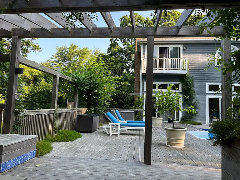 341 Narrow Ln — Photo 2