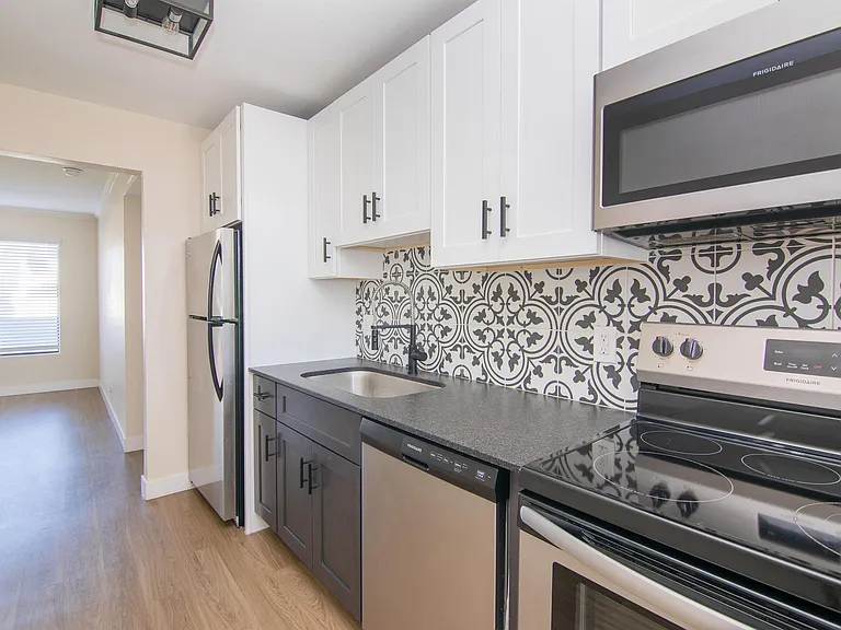 511 E Mariposa St #4 — Photo 2