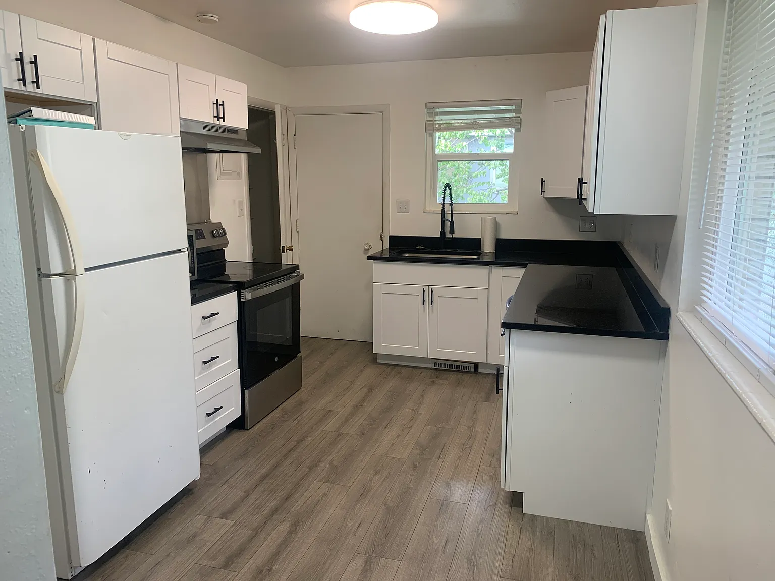 804 W 4050 S — Photo 2