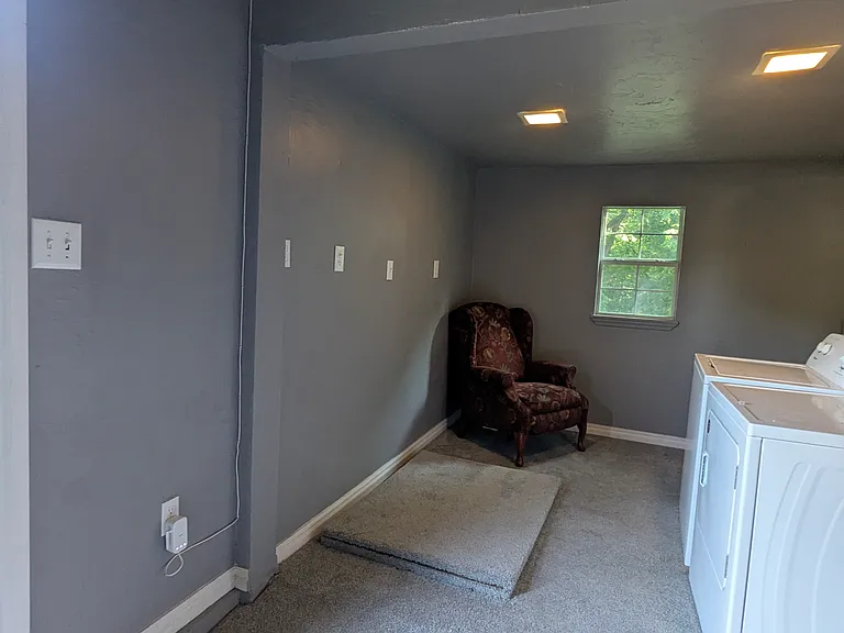 715 NW 89th St — Photo 2
