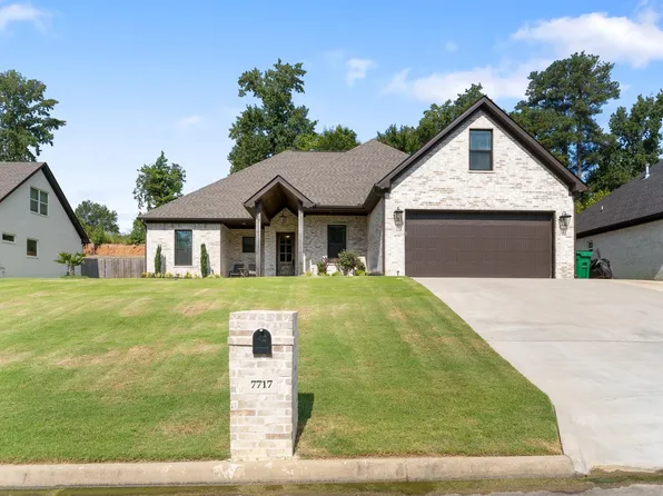 7717 S Shoreline Blvd, Benton, AR 72019