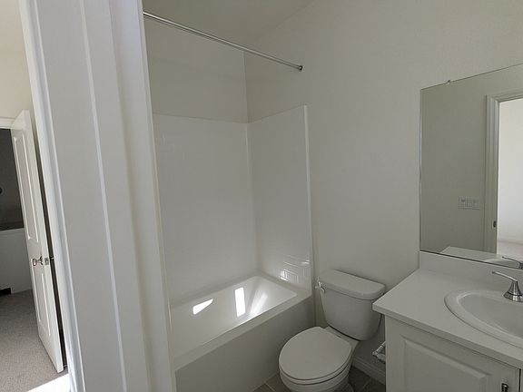 2nd image of 528 Cobblestone Ct #Na