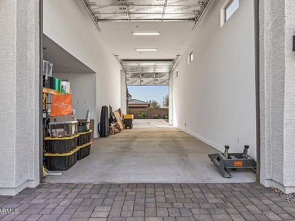 5th image of 1627 E WALTER Drive