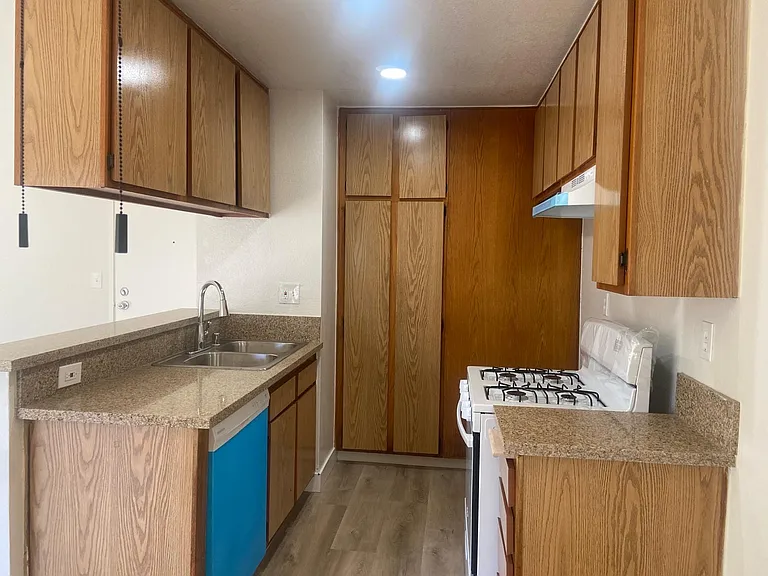 Sylvan Court — Photo 11