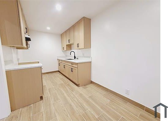 1st image of 234 S Normandie Ave APT 4