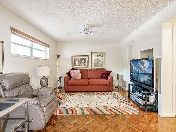 4th image of 820 S Hollybrook Drive #102