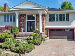105 Captains Rd, Valley Stream, NY 11581