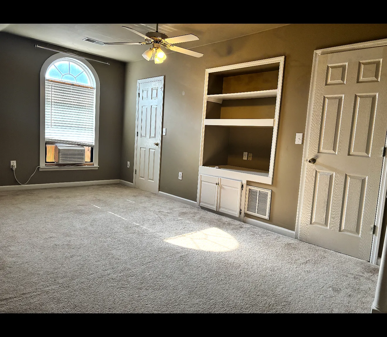 3 bed, 1978 sqft, $2,500 — Photo 4
