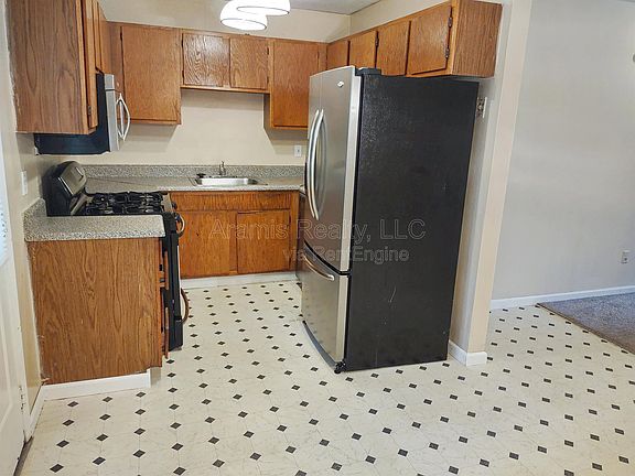 4th image of 3032 Destin Cir