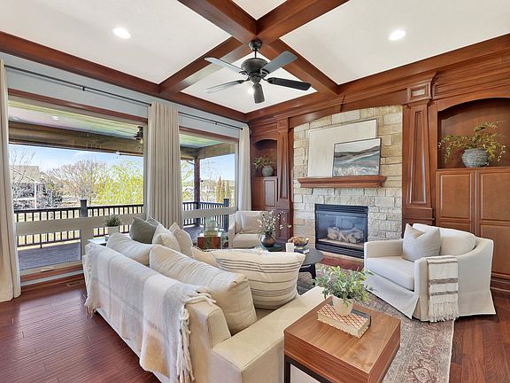 2nd image of 721 N Deerfield Cir
