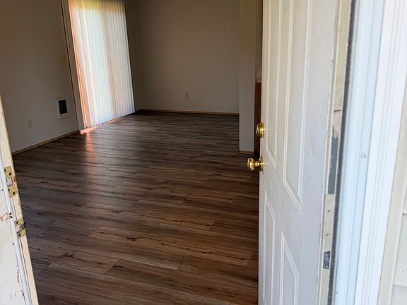 4th image of 810 SE 153rd Ave #A