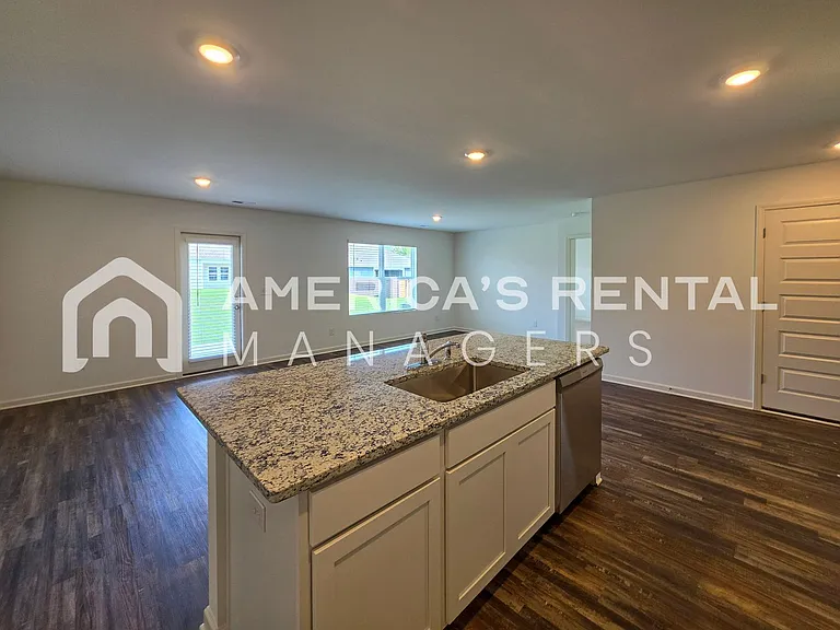 636 Wenonah Way — Photo 31
