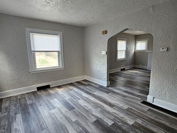 3rd image of 3591 Van Antwerp Pl
