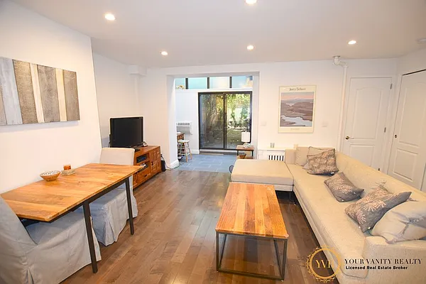 Rented by Your Vanity Realty | media 22