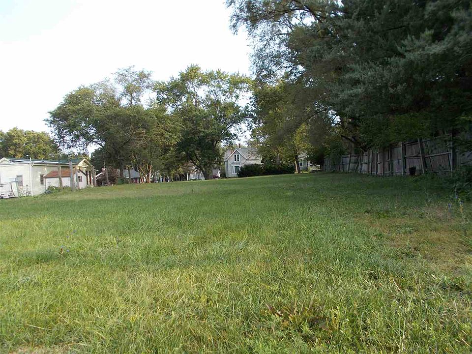 2nd image of 209 9th St