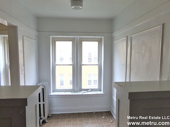 2nd image of 6538 N Lakewood Ave #8