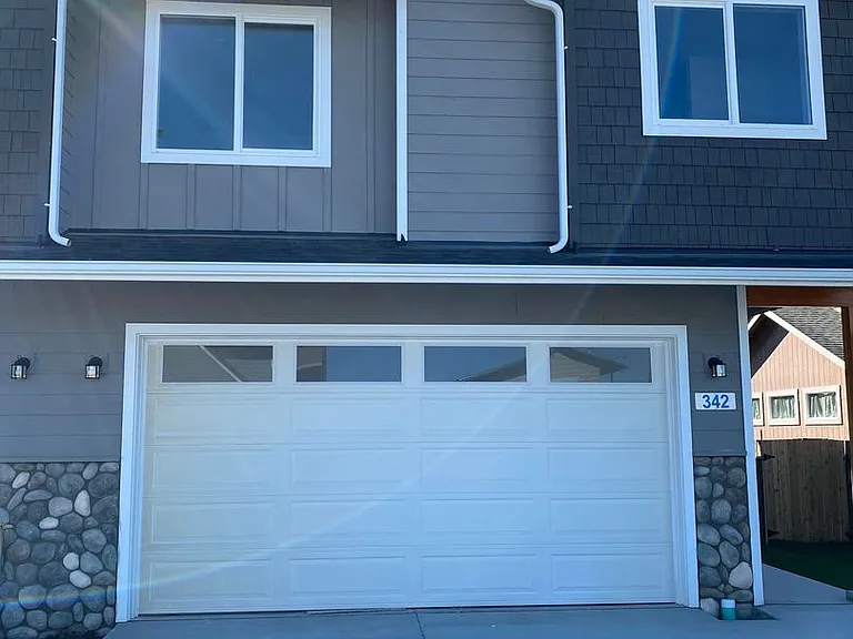 342 N Central St — Photo 1
