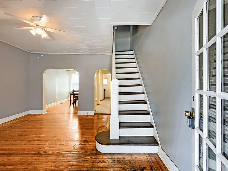 2807 Sunset Dr — Photo 1