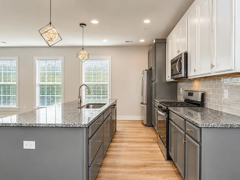 701 Halcyon Ln — Photo 10