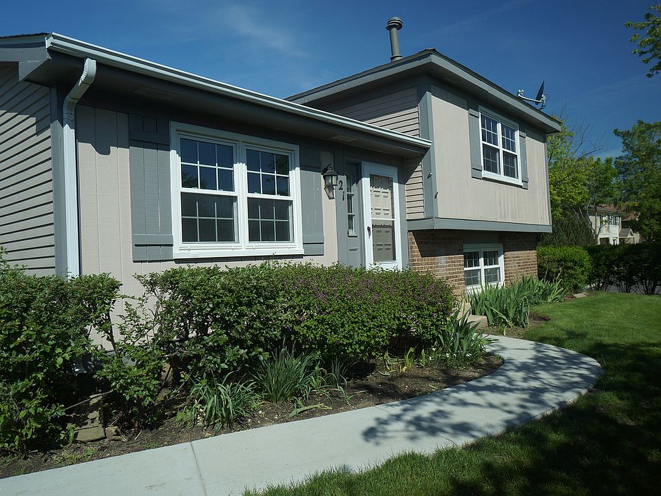 1st image of 121 Brookwood Ct