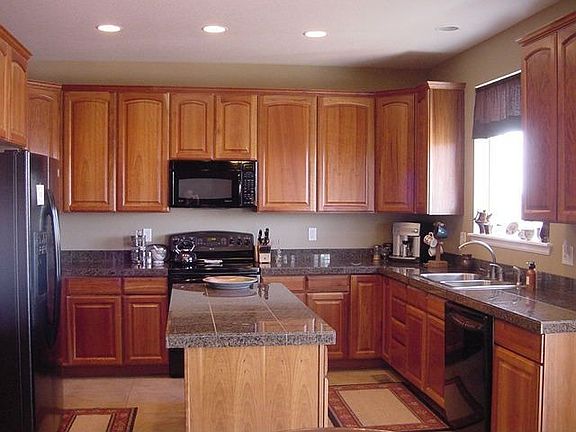 Awesome Kitchen w/ Granite Counters & 42" Cherry Cabinets