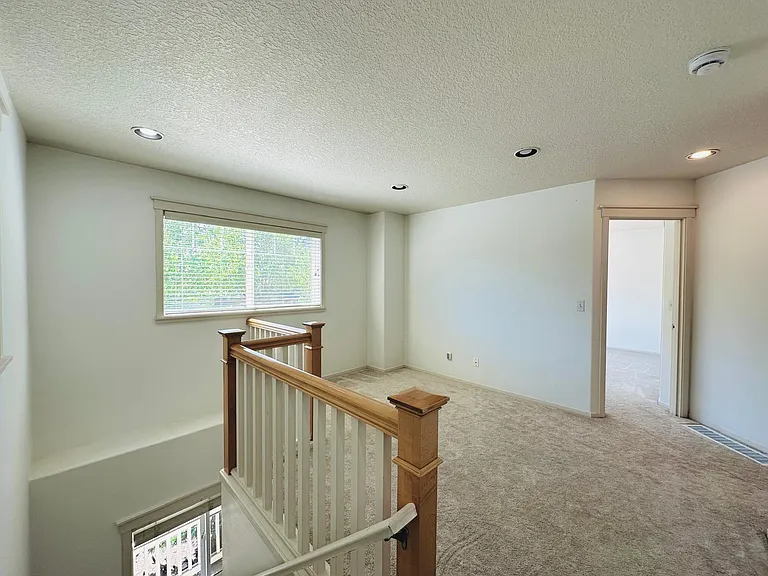 6049 NE Kettering St — Photo 19