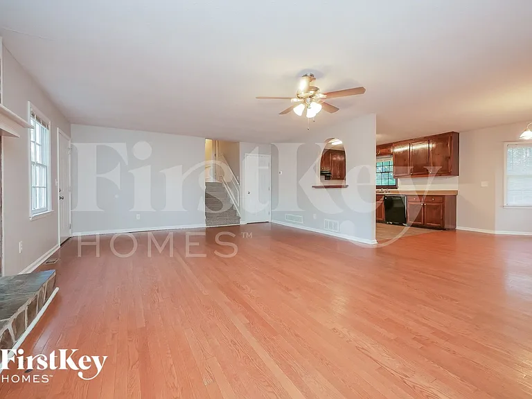 195 Freestone Dr — Photo 4