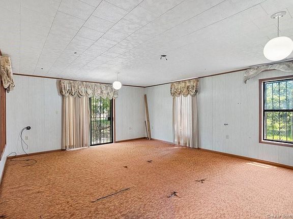 5th image of 1527 Commercial St