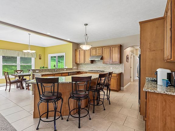 5th image of 8295 Hemingway Ln