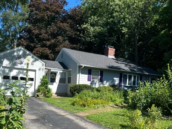 7 Nipsah Rd, Warwick, RI 02818