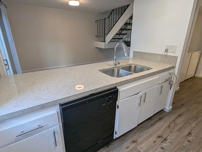 2260 N Indian Canyon Dr #B — Photo 9