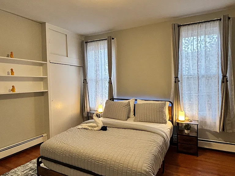 40 Manhattan Ave #2 — Photo 15