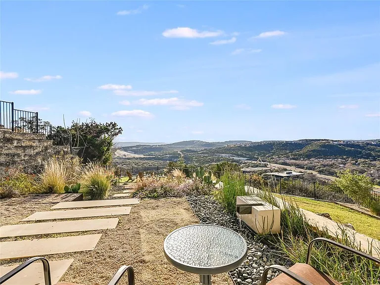 6813 Valburn Dr — Photo 25