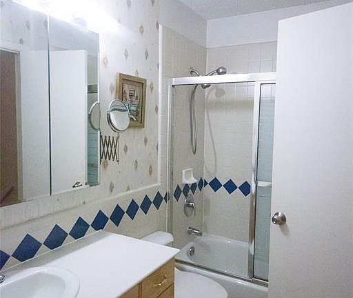 5th image of 2912 Southern Cross Dr