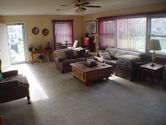 2nd image of 220 Illinois Blvd