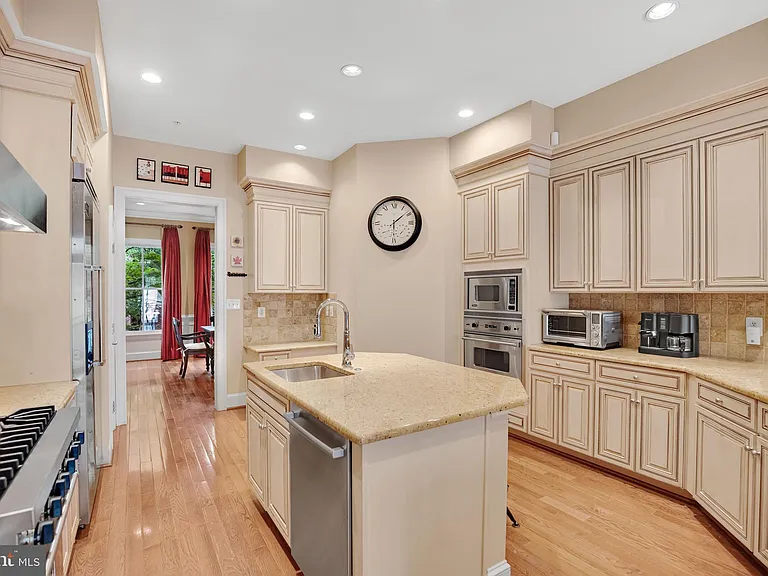 714 Bracey Ln — Photo 24